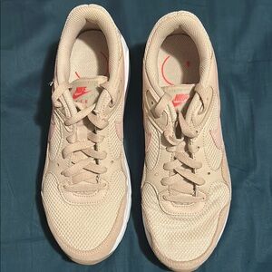 Nike Beige Sneakers
